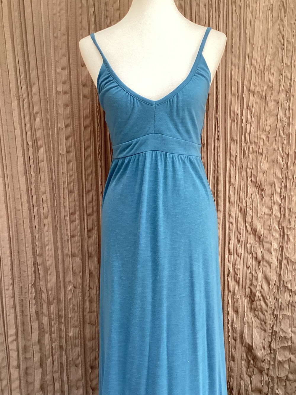 Old Navy Maxi Dress, Scoop V neck, spaghetti straps, elastic back, Med